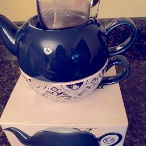 Tea for one, infuser teapot